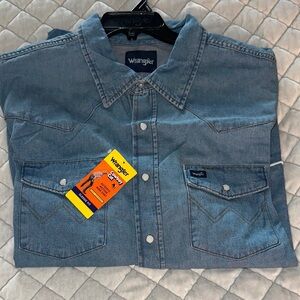 Wrangler Classic Blue Button-Up Shirt Jean Long Sleeve Snap Button.